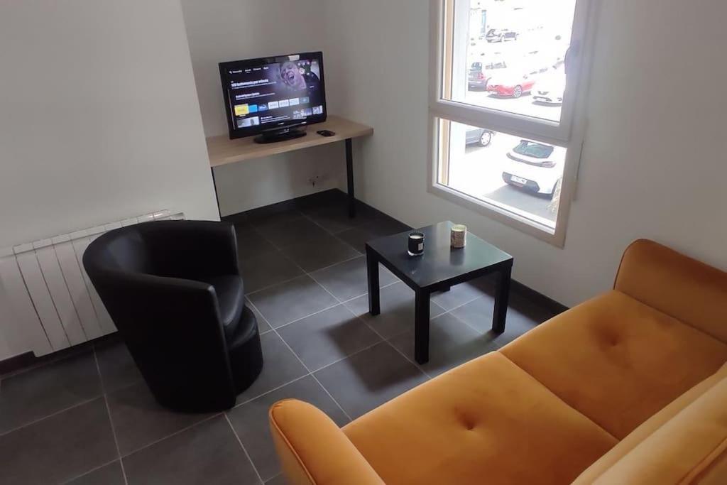 Appartement Hyper Centre Mayenne Exterior foto